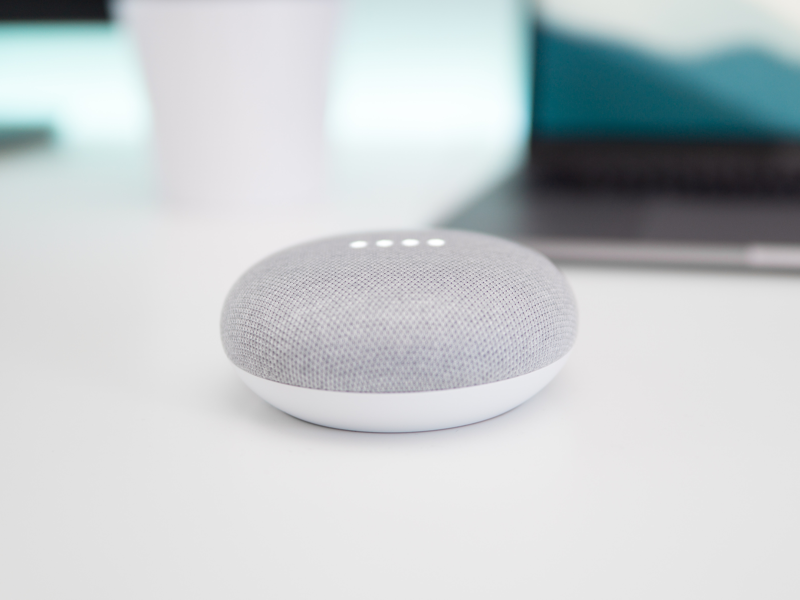 Voorbeeld van een voice assistant apparaat