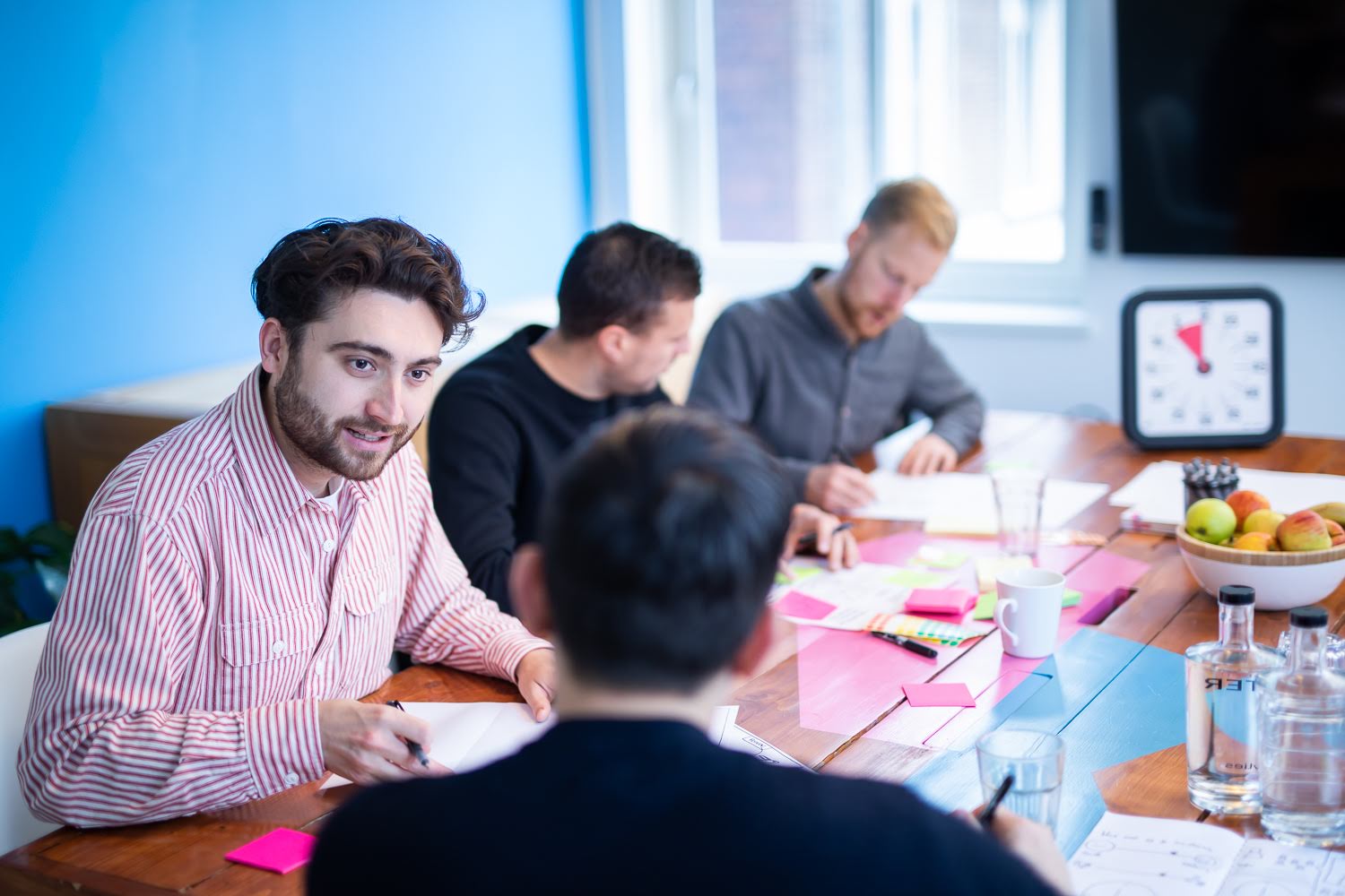 Innovaties uitwerken bij Netvlies op kantoor.