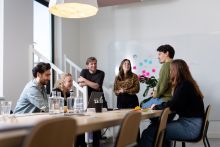 Collega's in overleg over Netvlies MEET